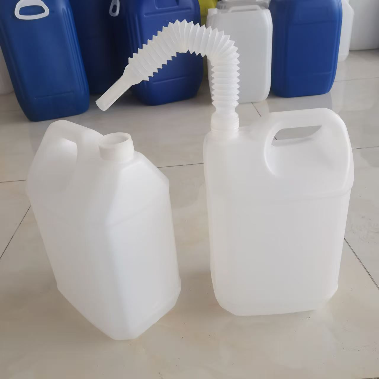 45mm heavy duty DEF pouring spout plastic nozzle supplier - Hanway HW-45